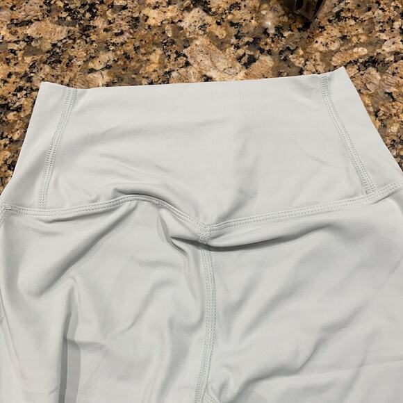 High Rise Light Mint Green Leggings NWOT - Picture 2 of 3